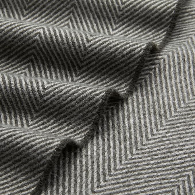 Amazon Basics Cozy Room Décor Throw Blanket, Lightweight, Recycled Polyester - Image 6